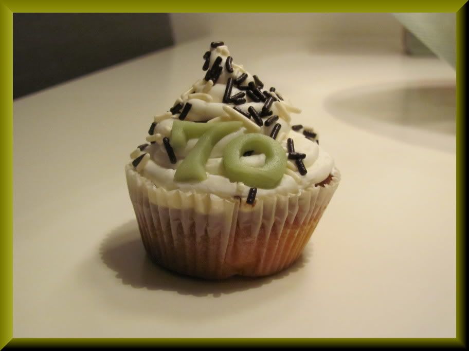 http://i1207.photobucket.com/albums/bb469/cake-online/Taarten%20en%20cupcakes/c9bf66b4cf34cc7c404fd6a2b37d3de3.jpg