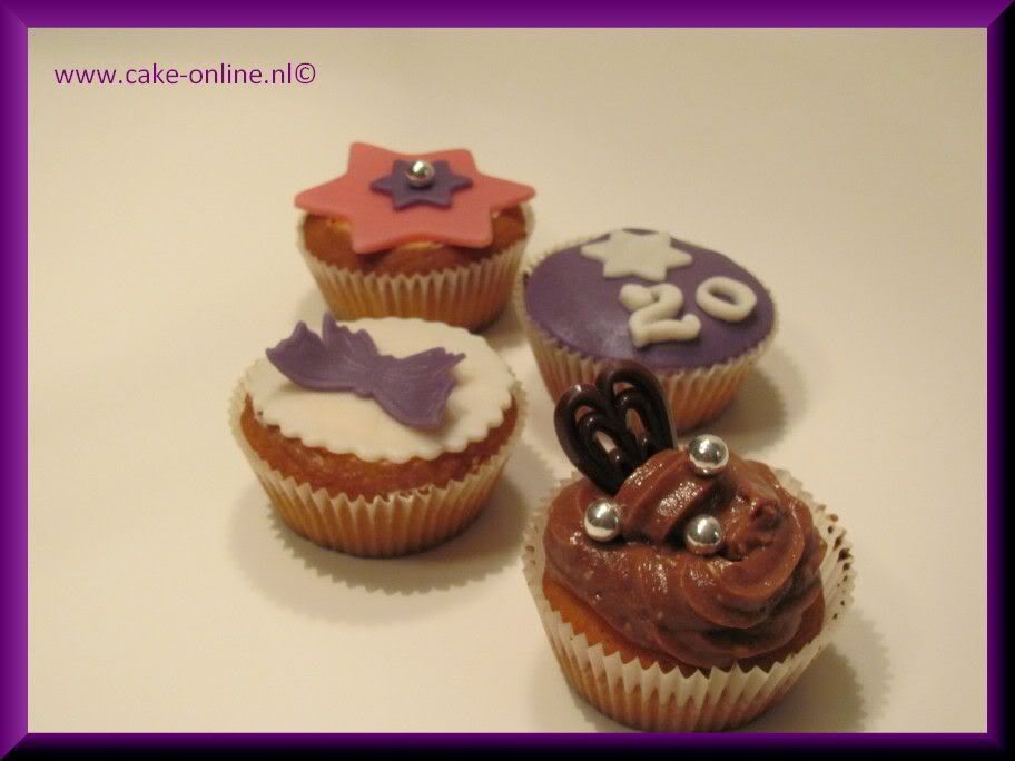 http://i1207.photobucket.com/albums/bb469/cake-online/Taarten%20en%20cupcakes/viersoortenverjaardagSharona.jpg