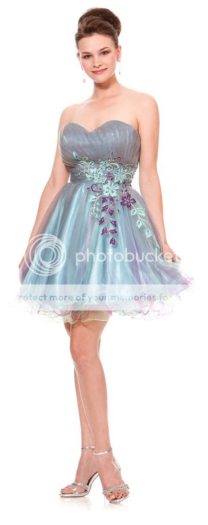 This super cute short cocktail prom dress is fashioned above the knee 